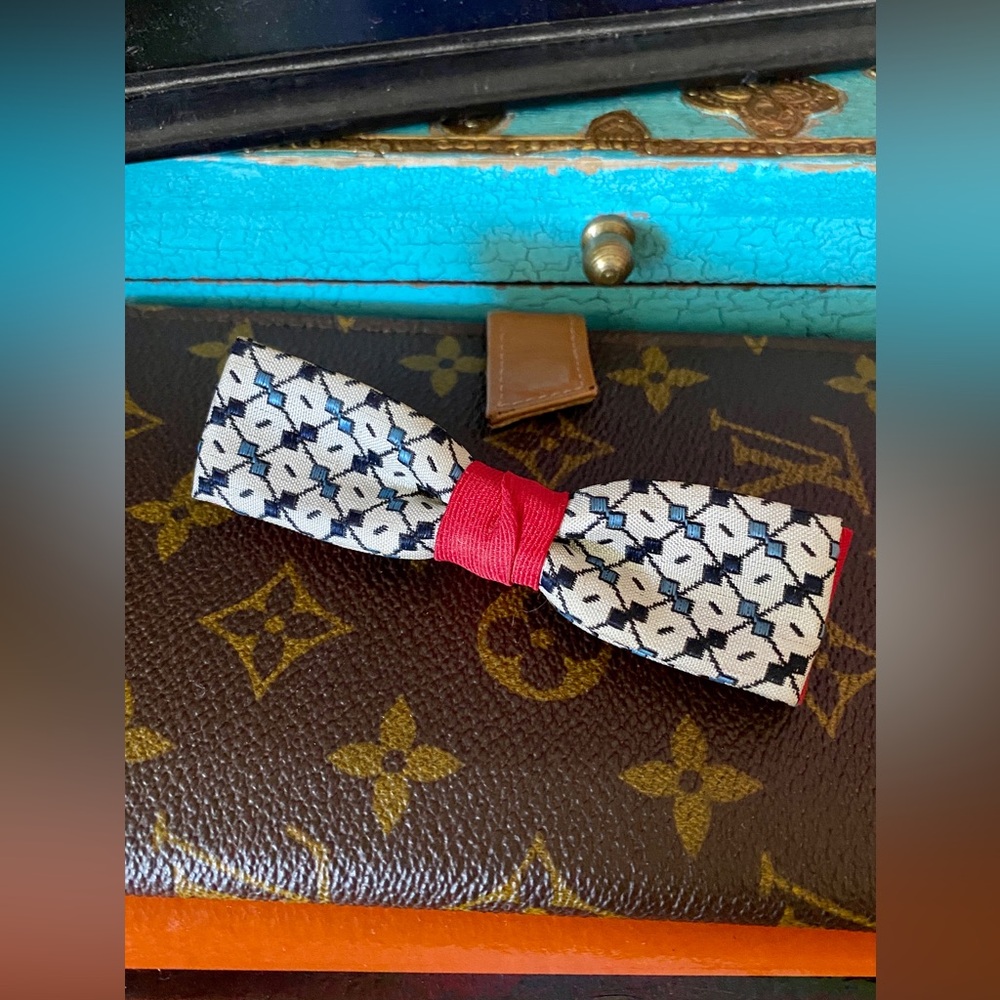 Handsome Vintage Royal BOW TIE Unisex Fashion Accessory Red White Blue Clip